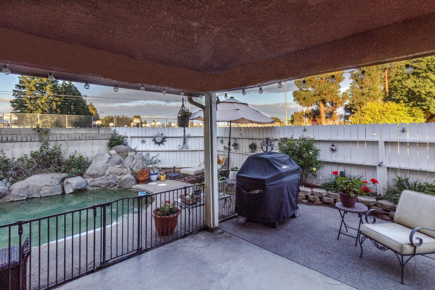 1204 E Salem Ave, Fresno, CA 93720