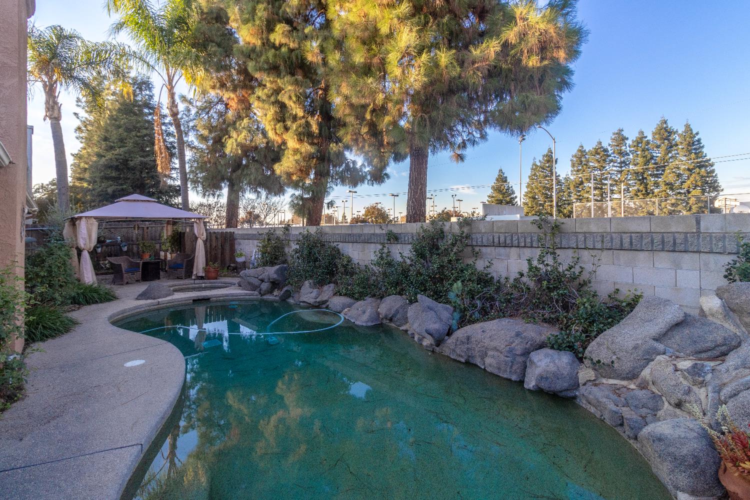 1204 E Salem Ave, Fresno, CA 93720