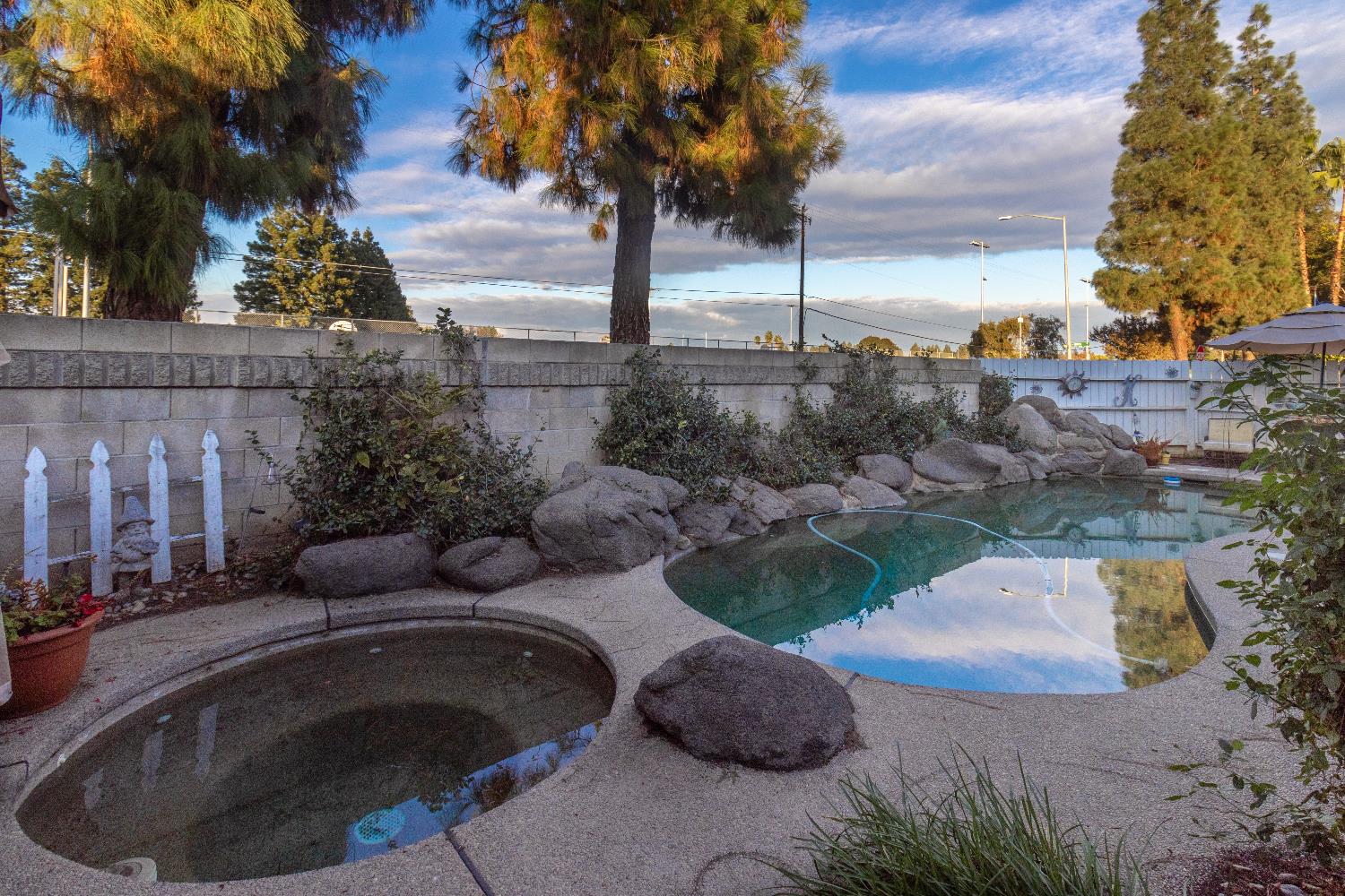 1204 E Salem Ave, Fresno, CA 93720