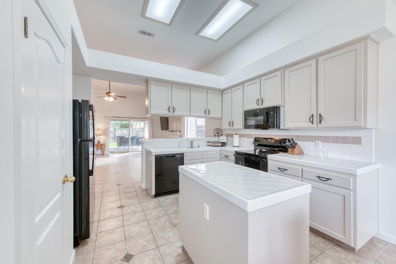 2443 E Rush Ave, Fresno, CA 93730