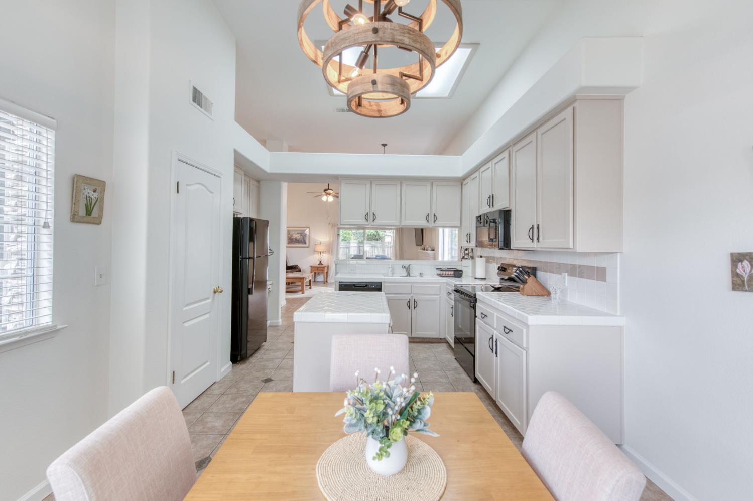 2443 E Rush Ave, Fresno, CA 93730