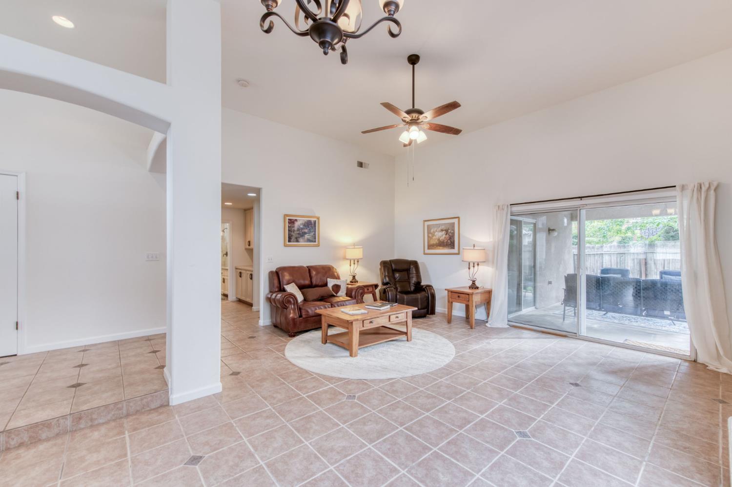 2443 E Rush Ave, Fresno, CA 93730