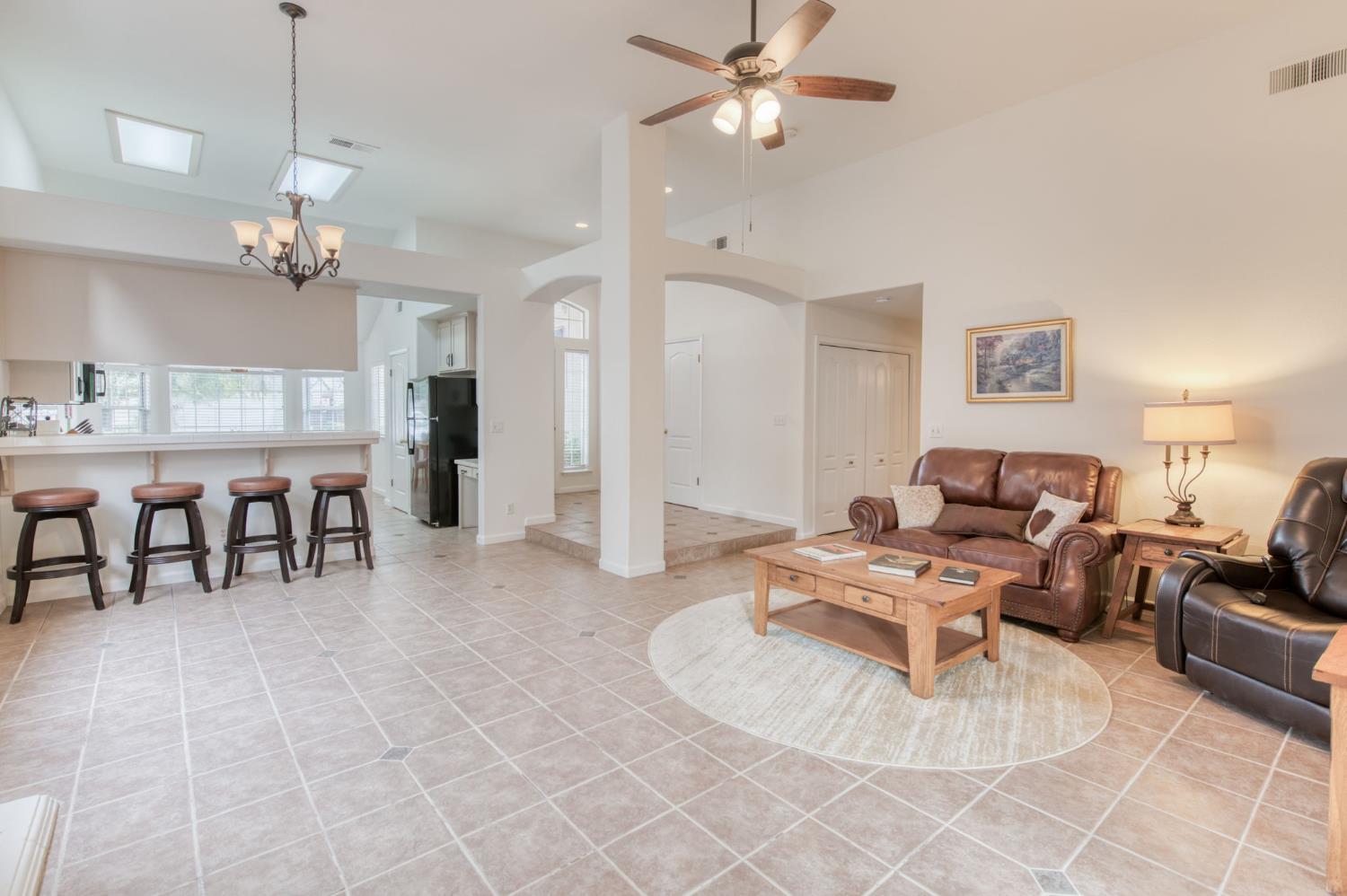 2443 E Rush Ave, Fresno, CA 93730