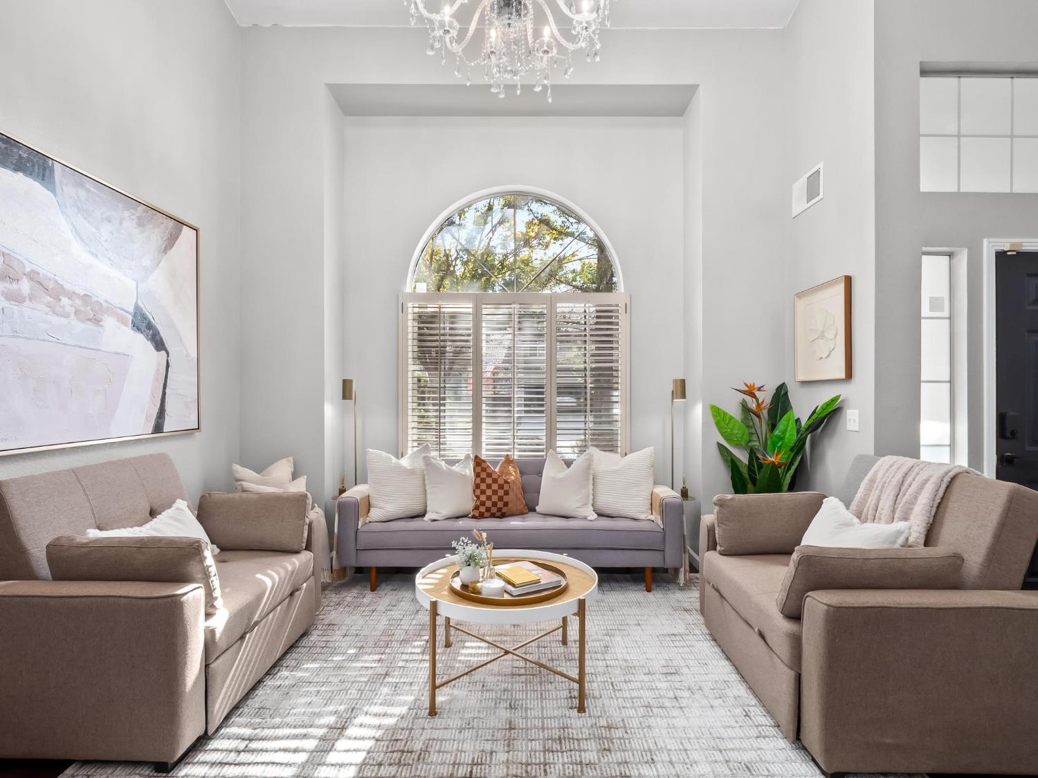 962 E Buckhill Rd, Fresno, CA 93720