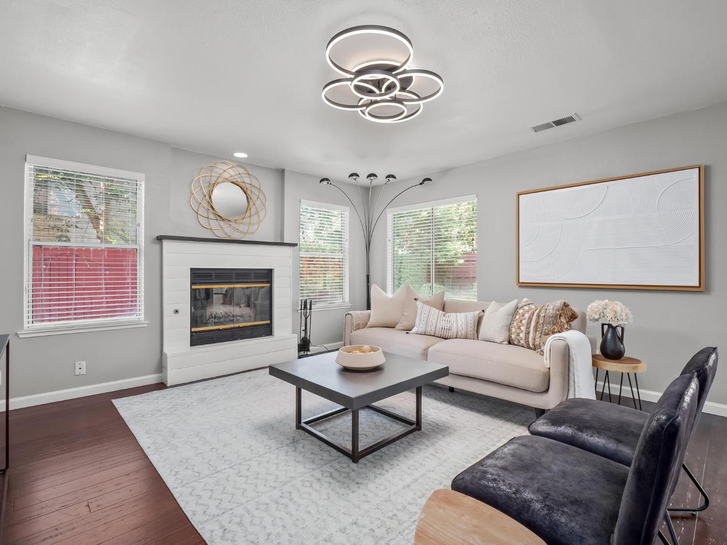 962 E Buckhill Rd, Fresno, CA 93720