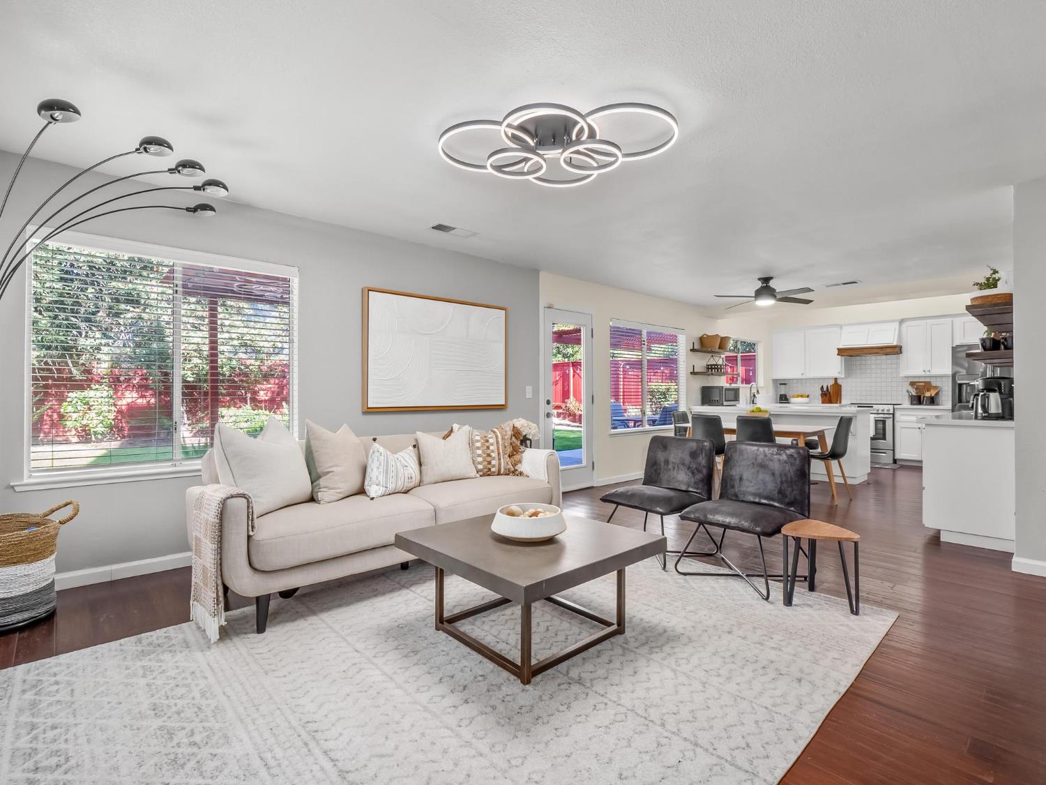 962 E Buckhill Rd, Fresno, CA 93720