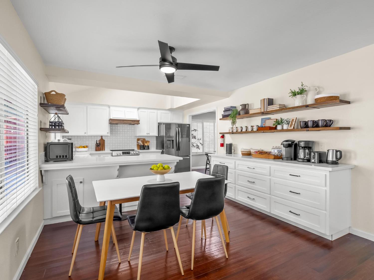 962 E Buckhill Rd, Fresno, CA 93720