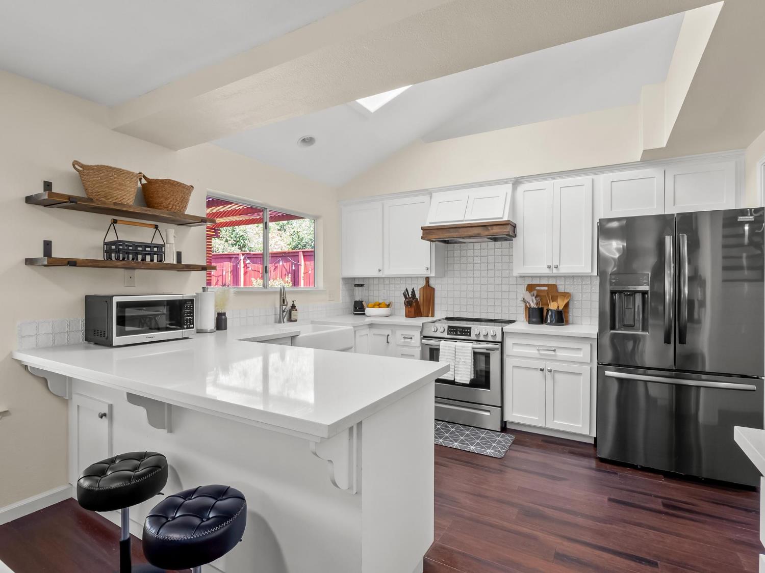 962 E Buckhill Rd, Fresno, CA 93720