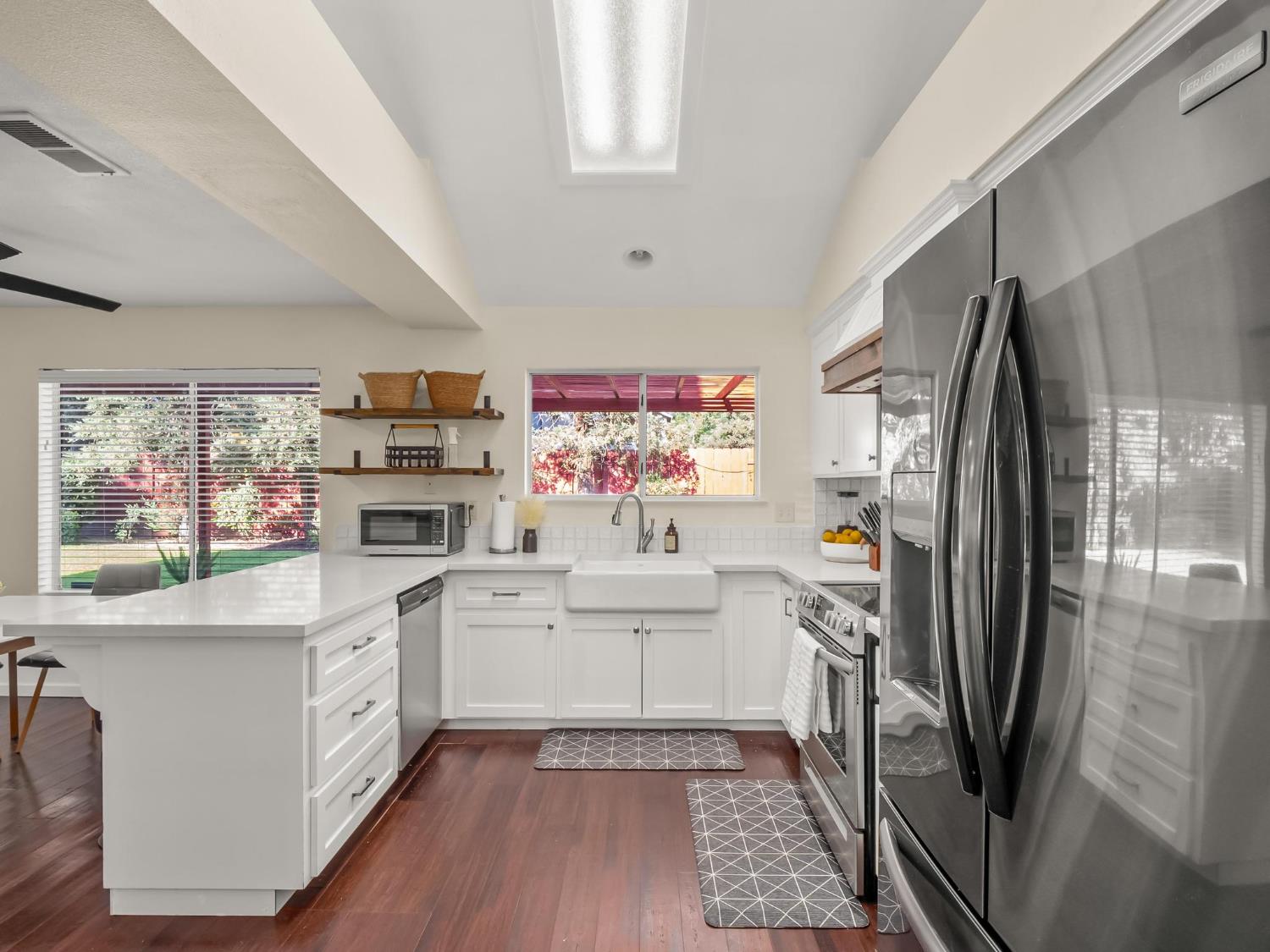 962 E Buckhill Rd, Fresno, CA 93720