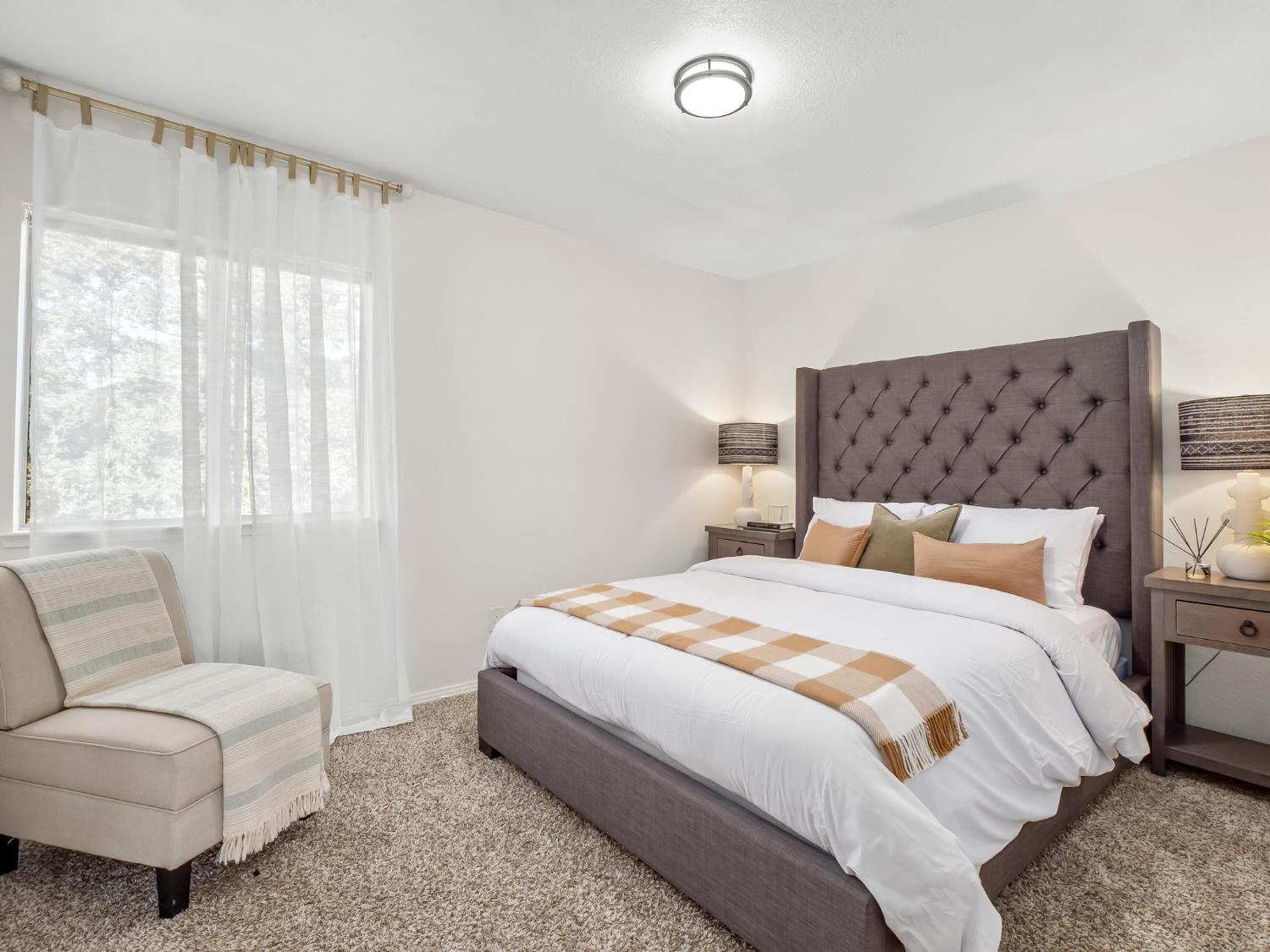 962 E Buckhill Rd, Fresno, CA 93720