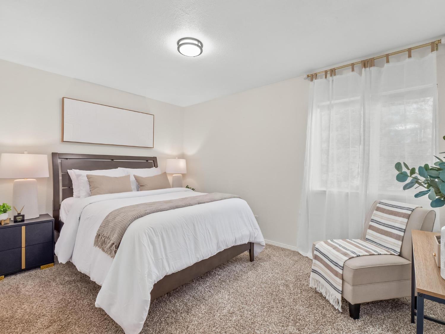 962 E Buckhill Rd, Fresno, CA 93720