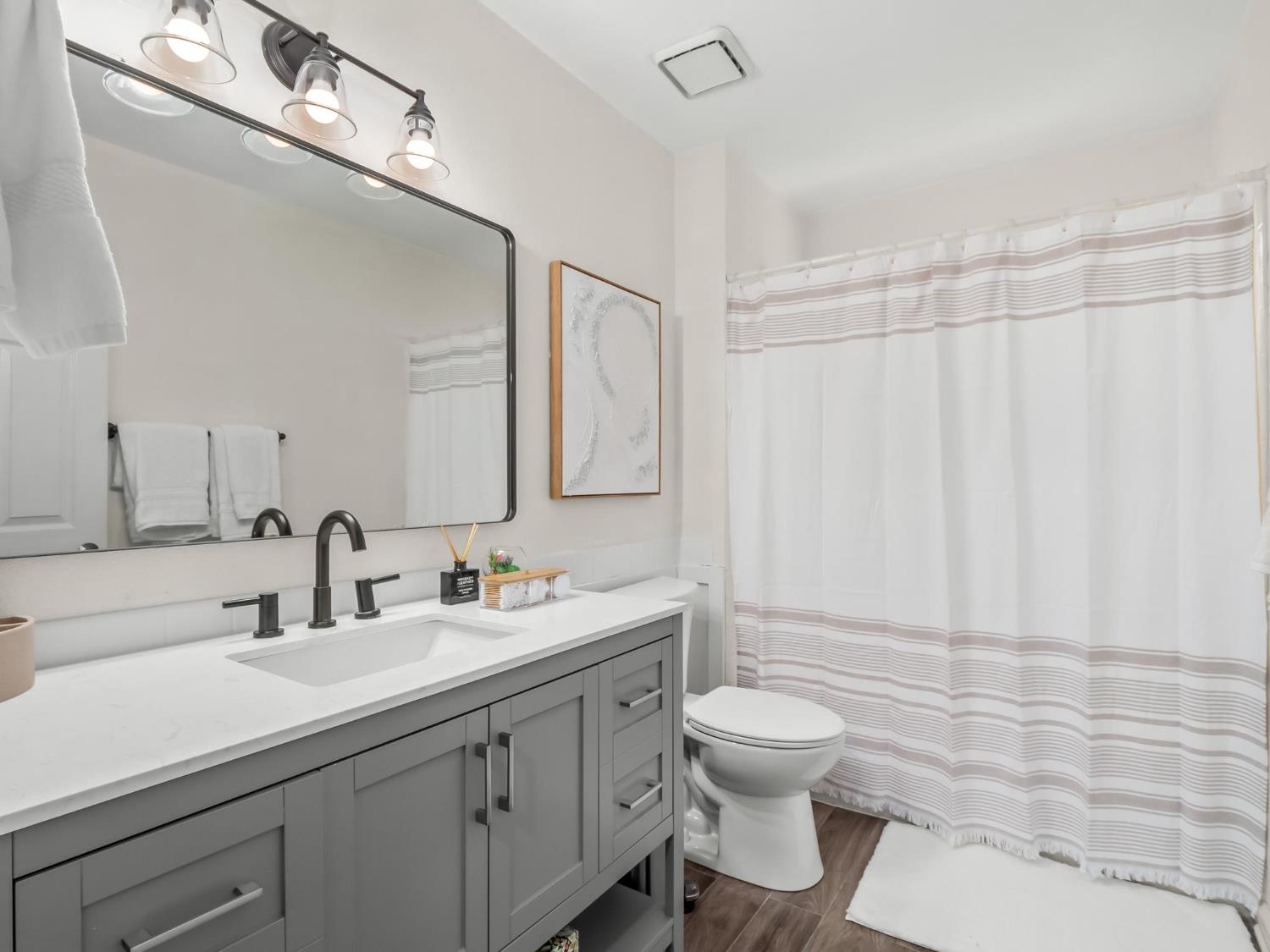 962 E Buckhill Rd, Fresno, CA 93720