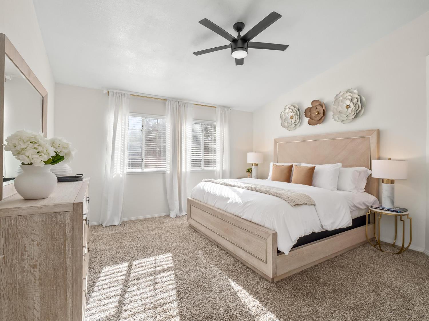 962 E Buckhill Rd, Fresno, CA 93720