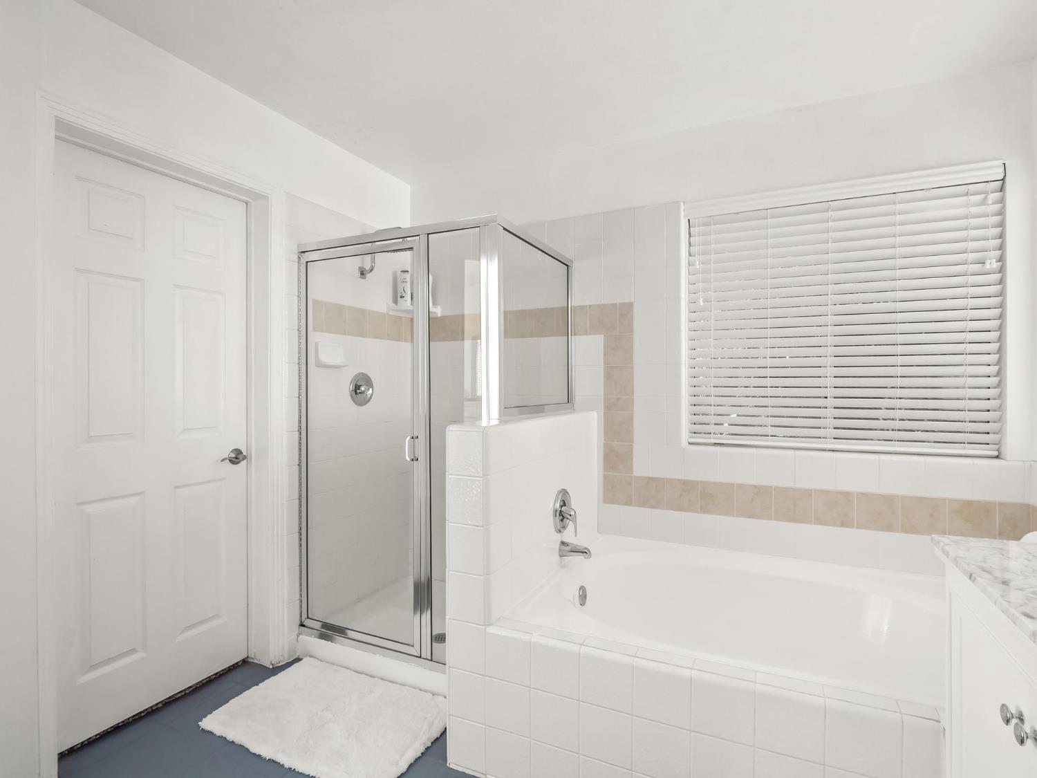 962 E Buckhill Rd, Fresno, CA 93720