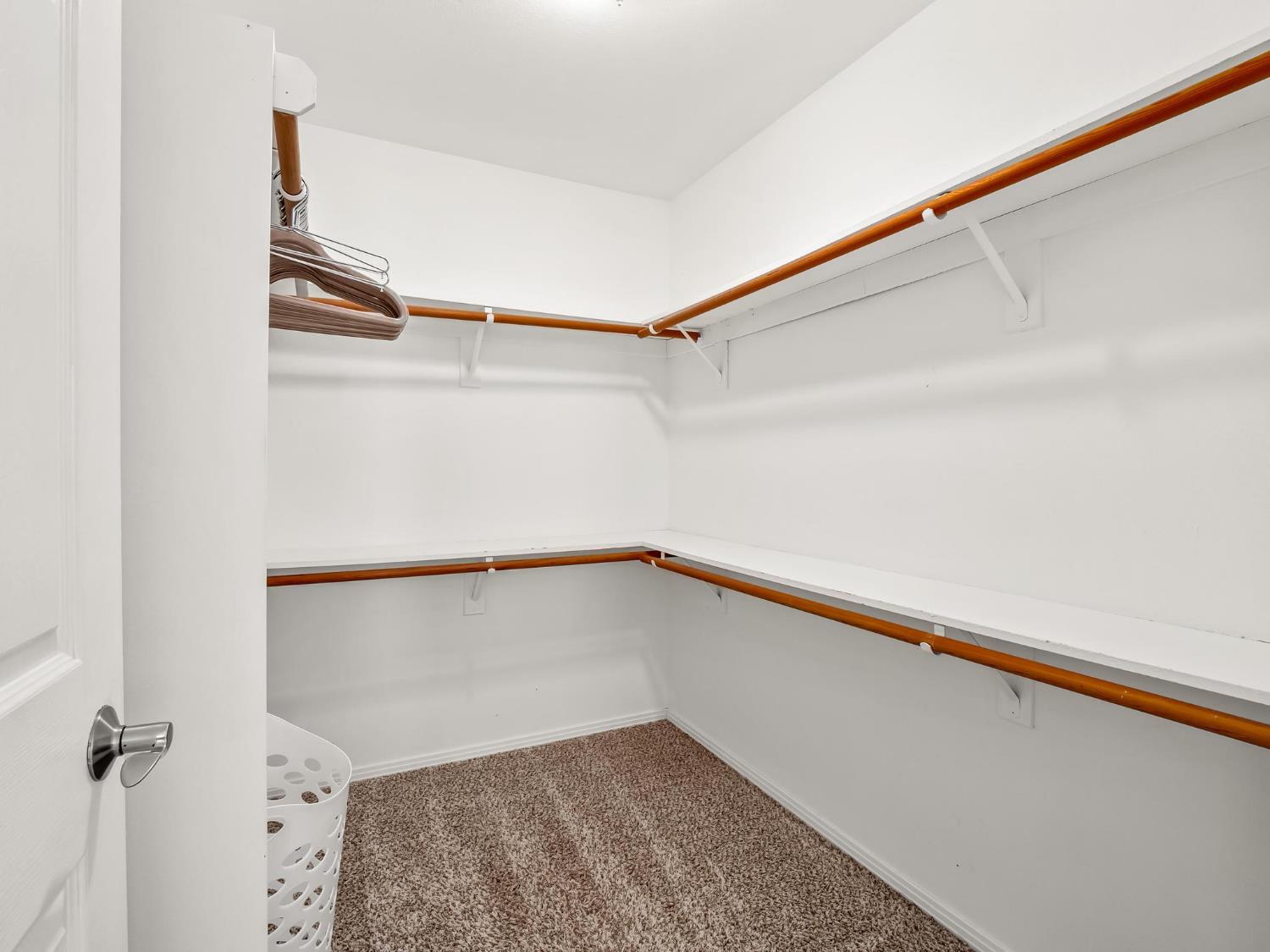 962 E Buckhill Rd, Fresno, CA 93720