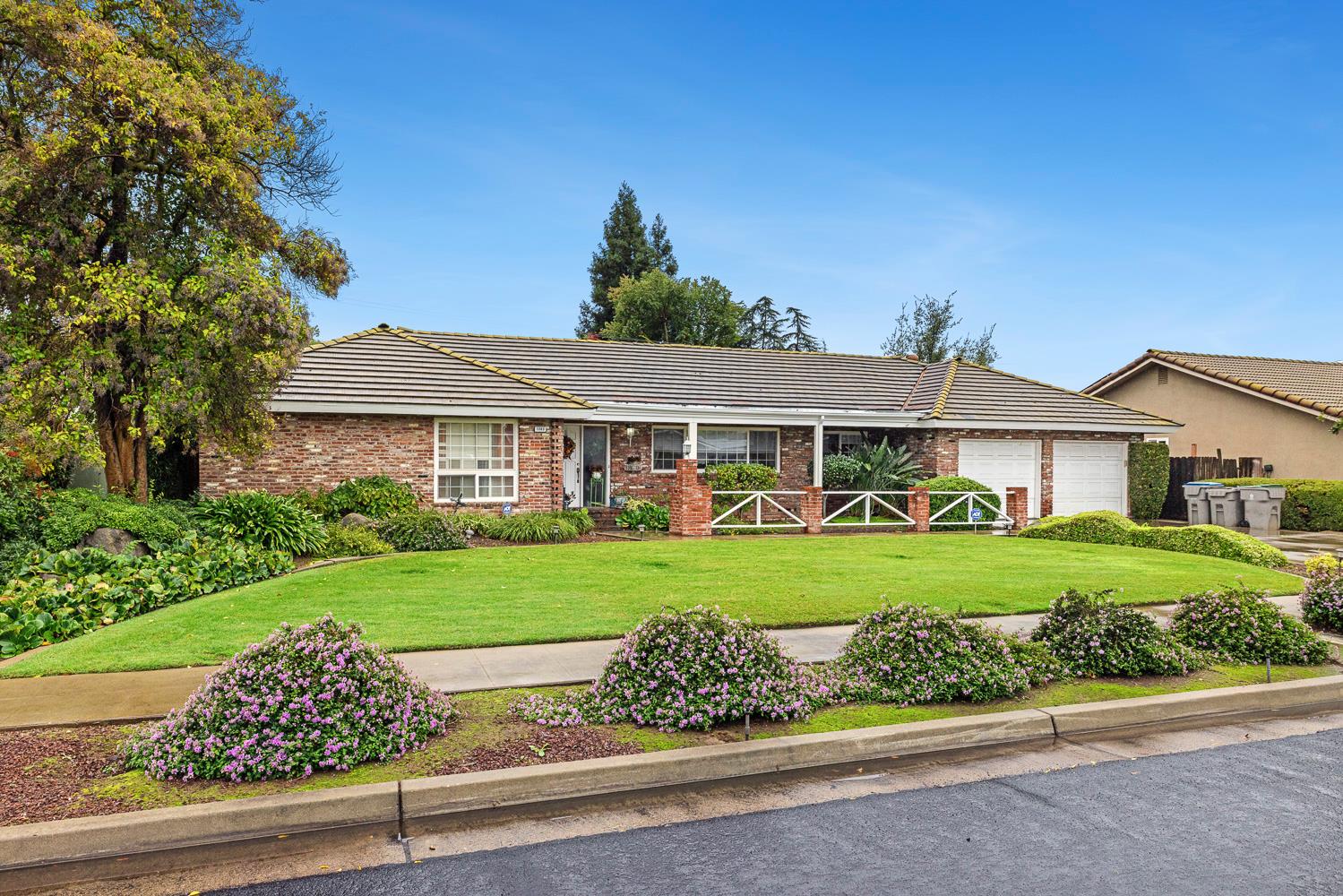 1083 W Escalon Ave, Fresno, CA 93711