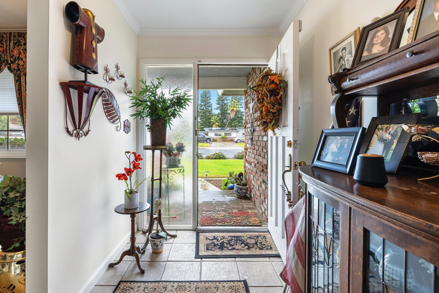 1083 W Escalon Ave, Fresno, CA 93711