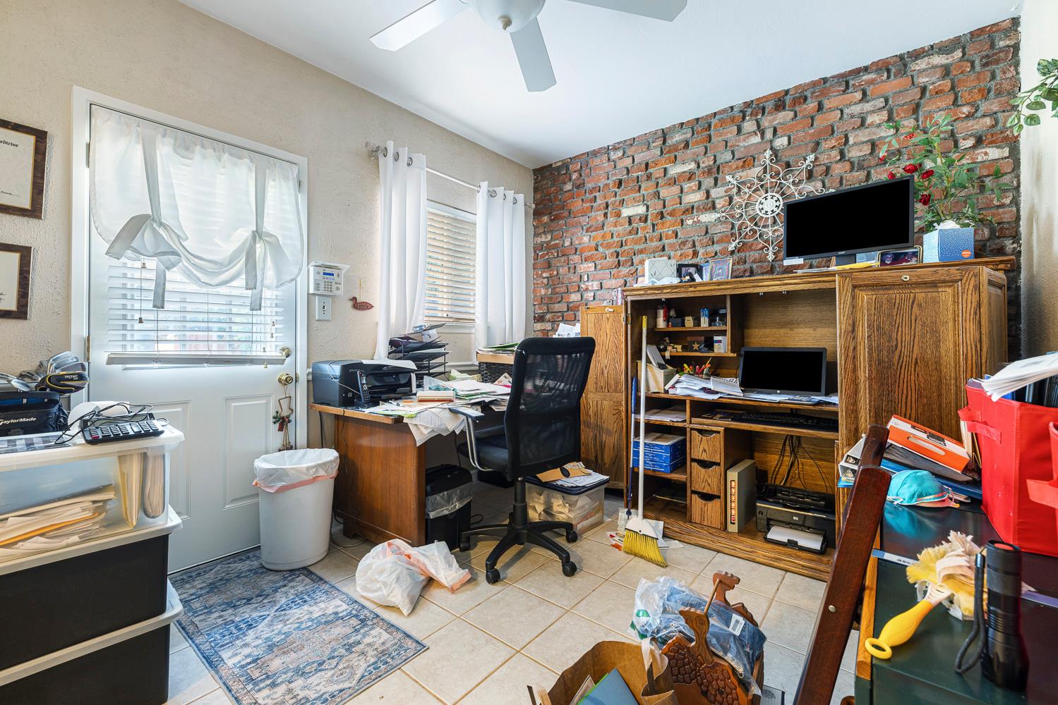 1083 W Escalon Ave, Fresno, CA 93711