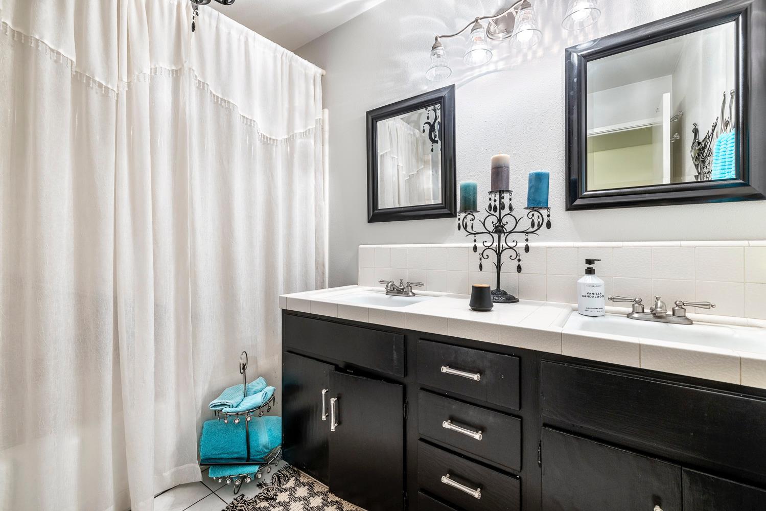 1083 W Escalon Ave, Fresno, CA 93711