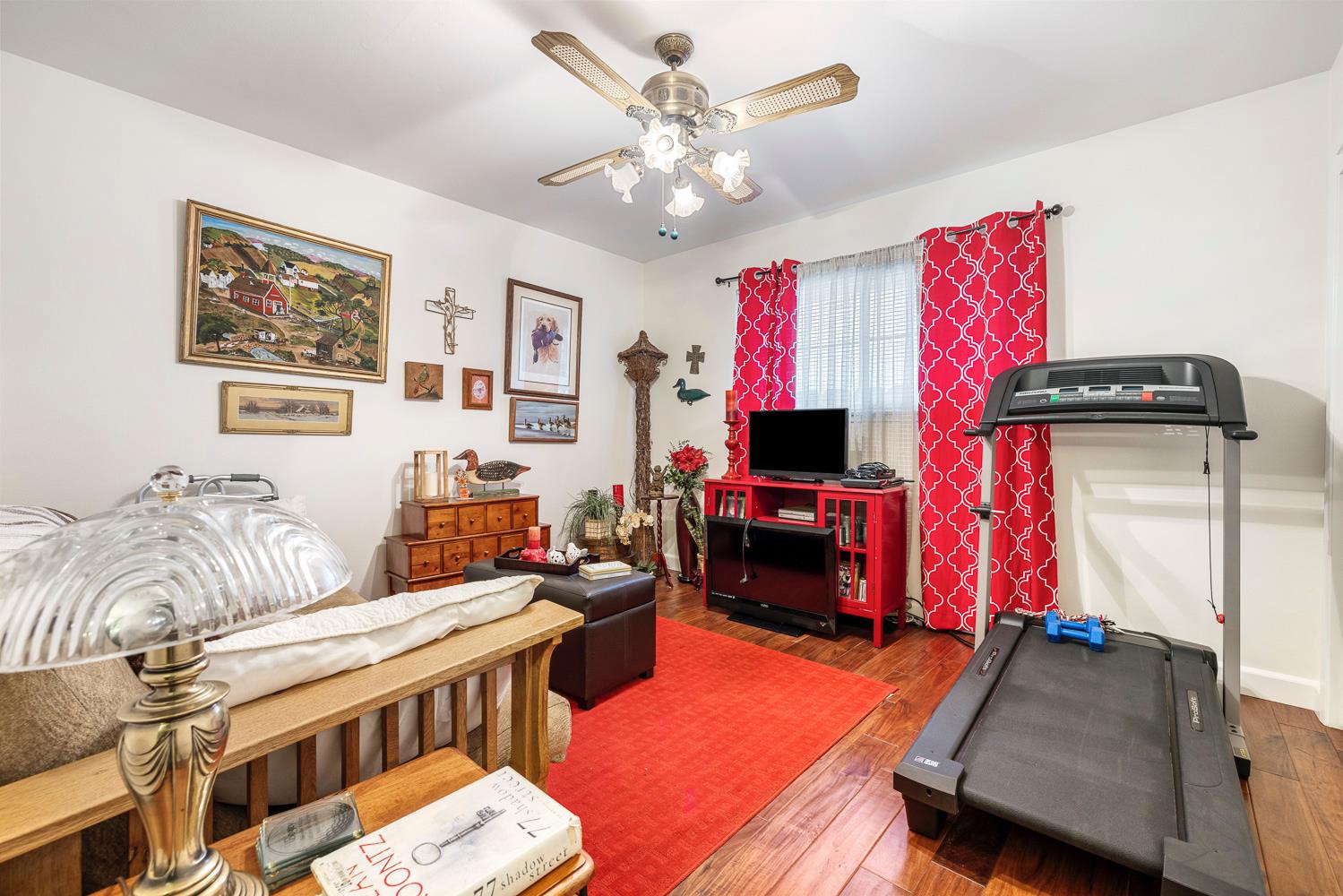 1083 W Escalon Ave, Fresno, CA 93711