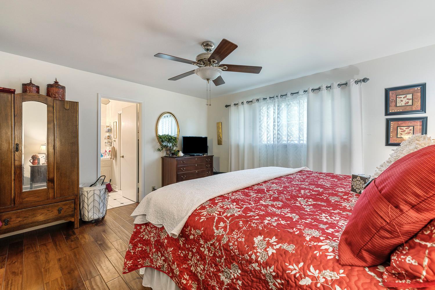 1083 W Escalon Ave, Fresno, CA 93711