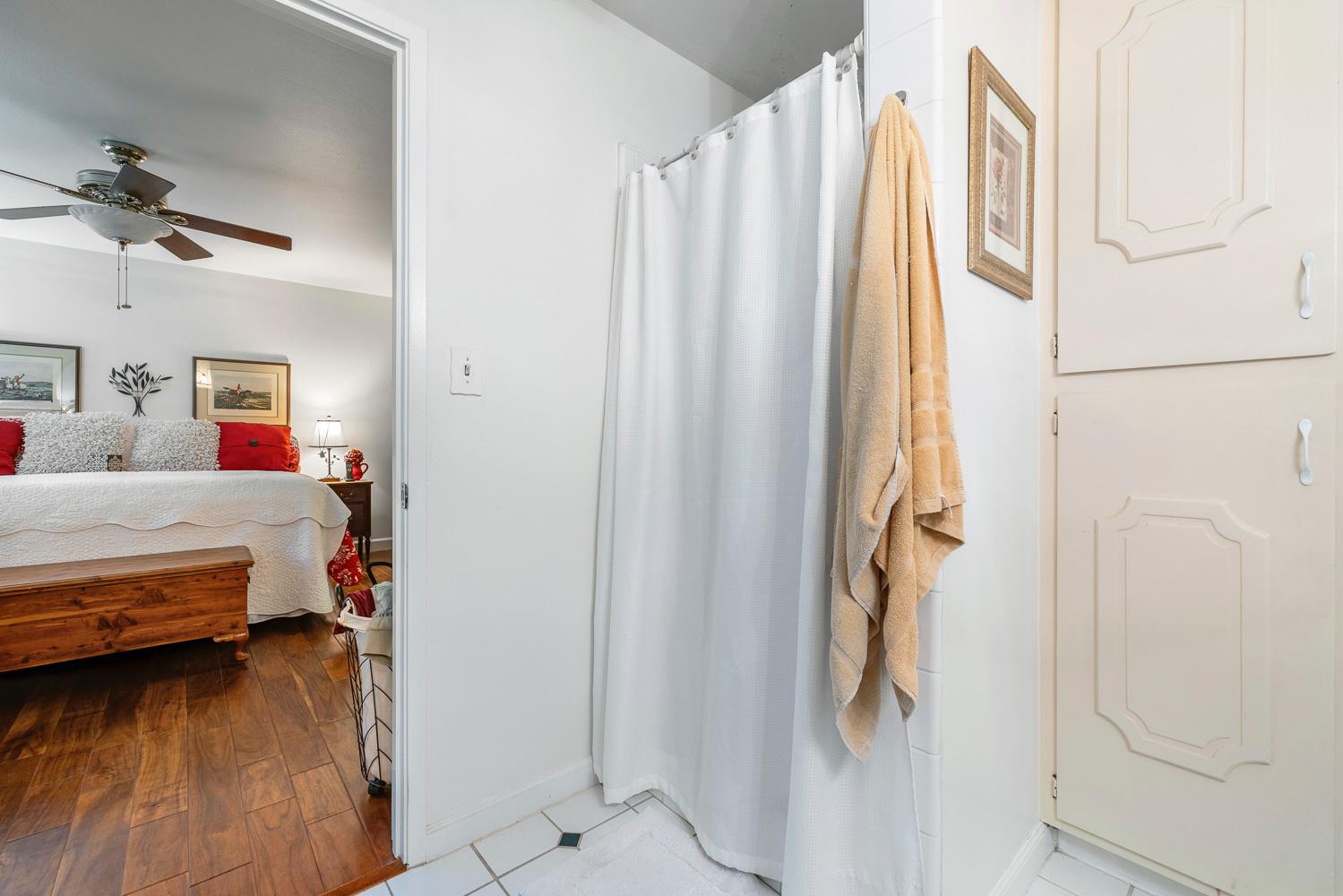 1083 W Escalon Ave, Fresno, CA 93711