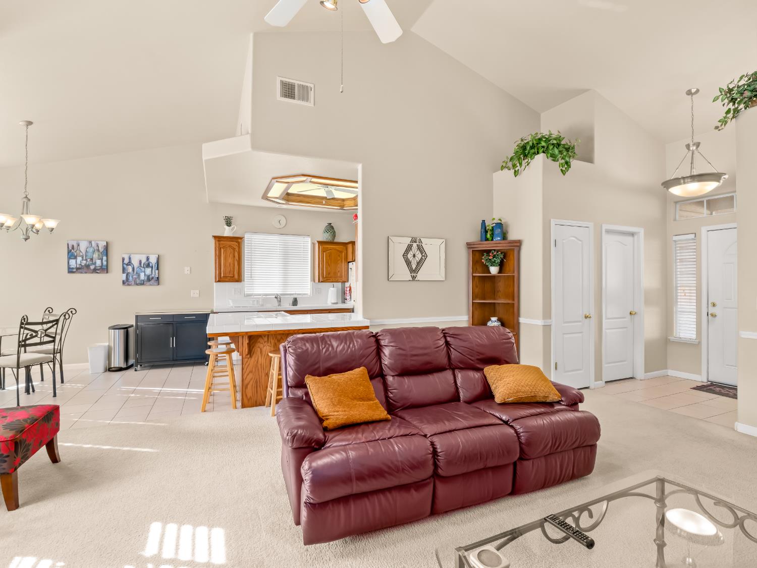 2887 E Christopher Dr, Fresno, CA 93720