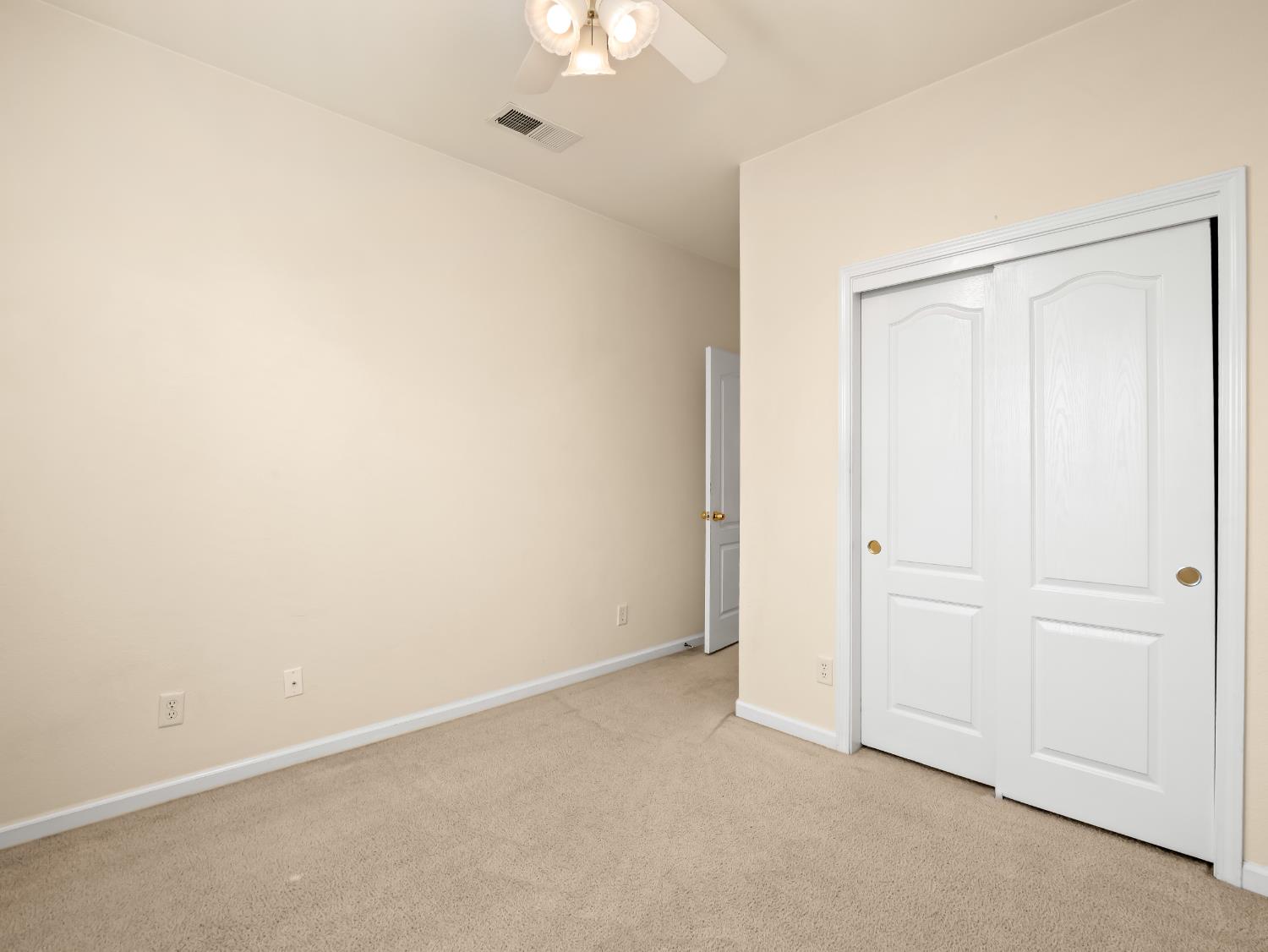 2887 E Christopher Dr, Fresno, CA 93720