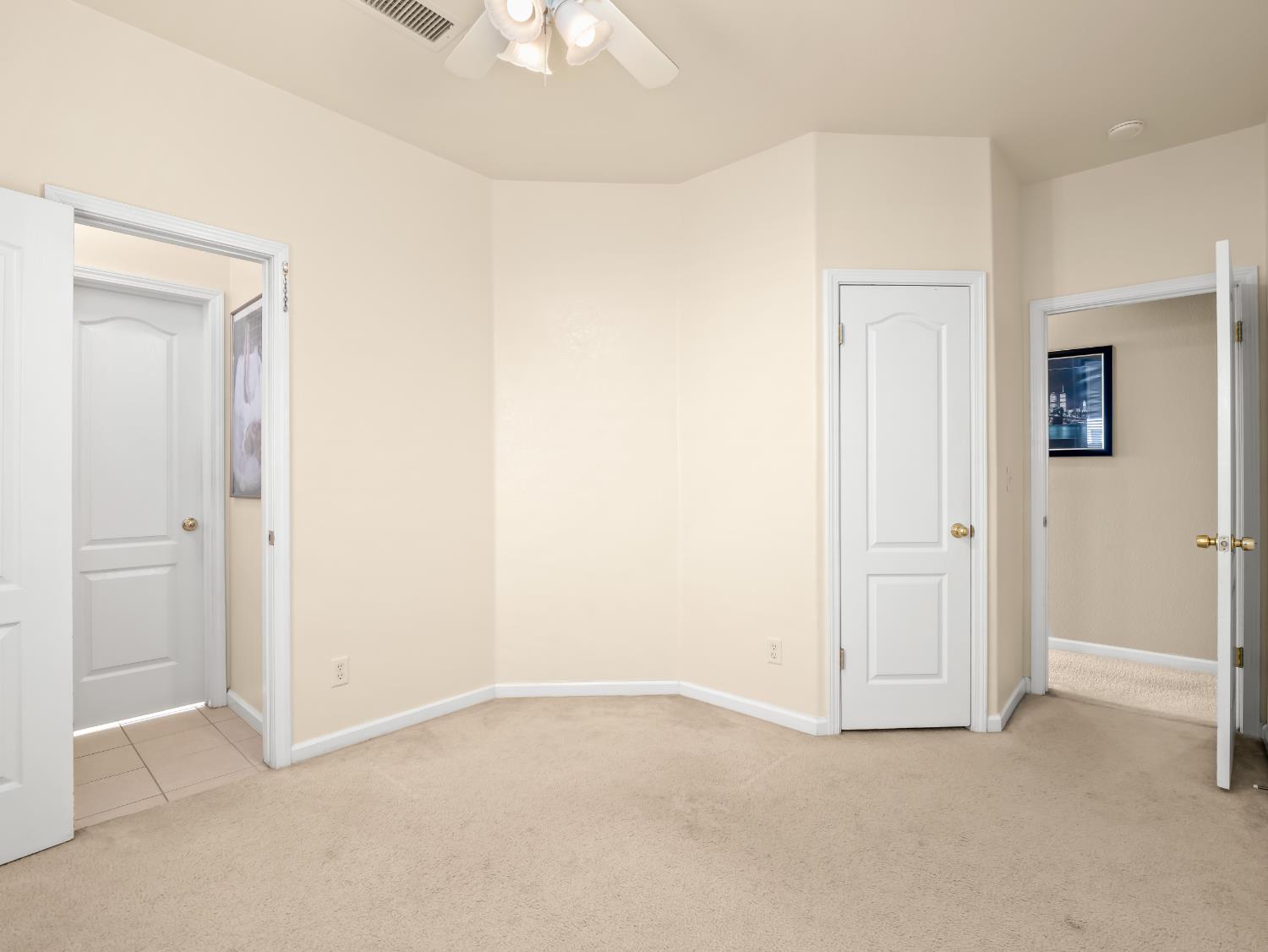 2887 E Christopher Dr, Fresno, CA 93720