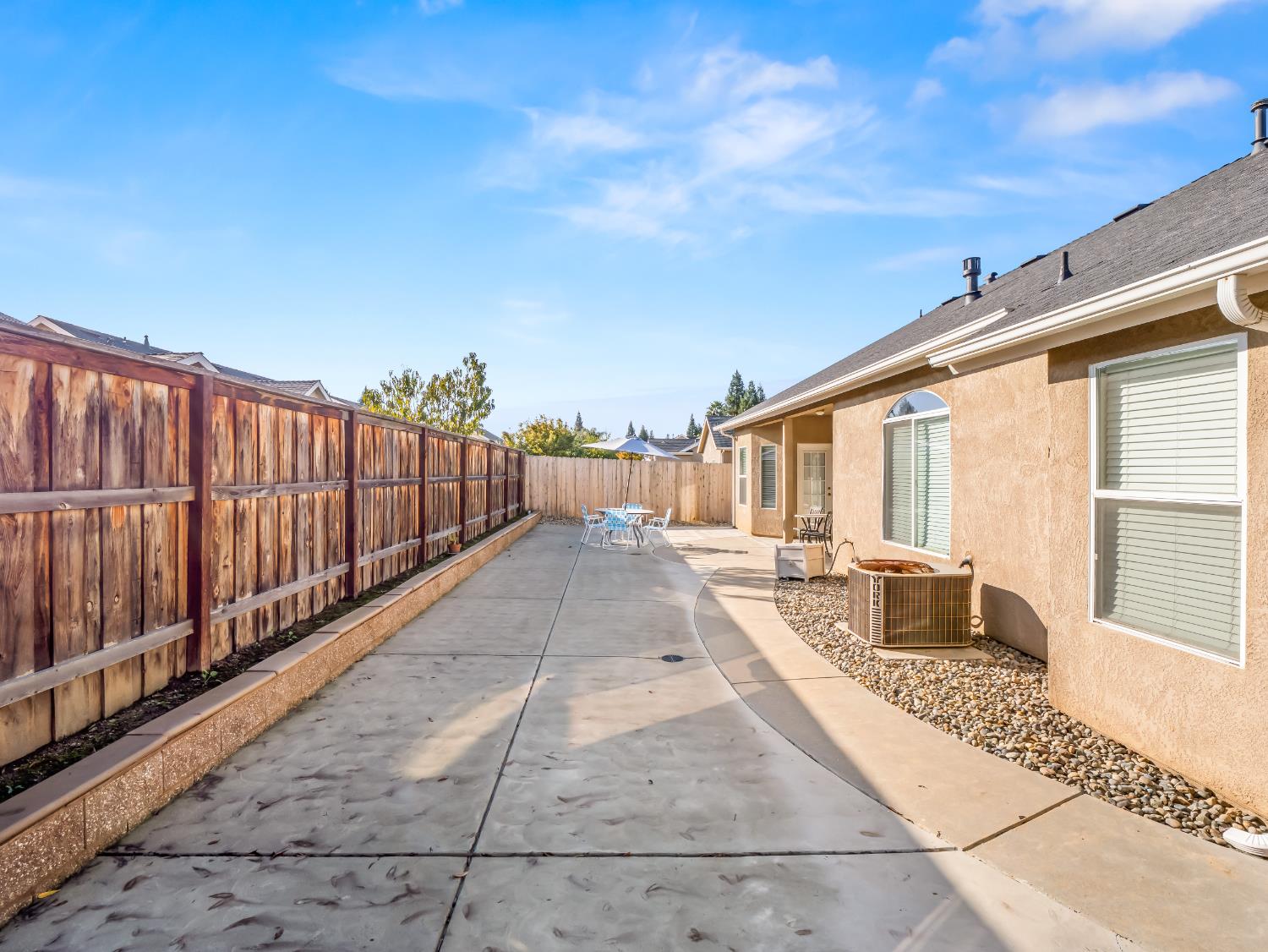 2887 E Christopher Dr, Fresno, CA 93720