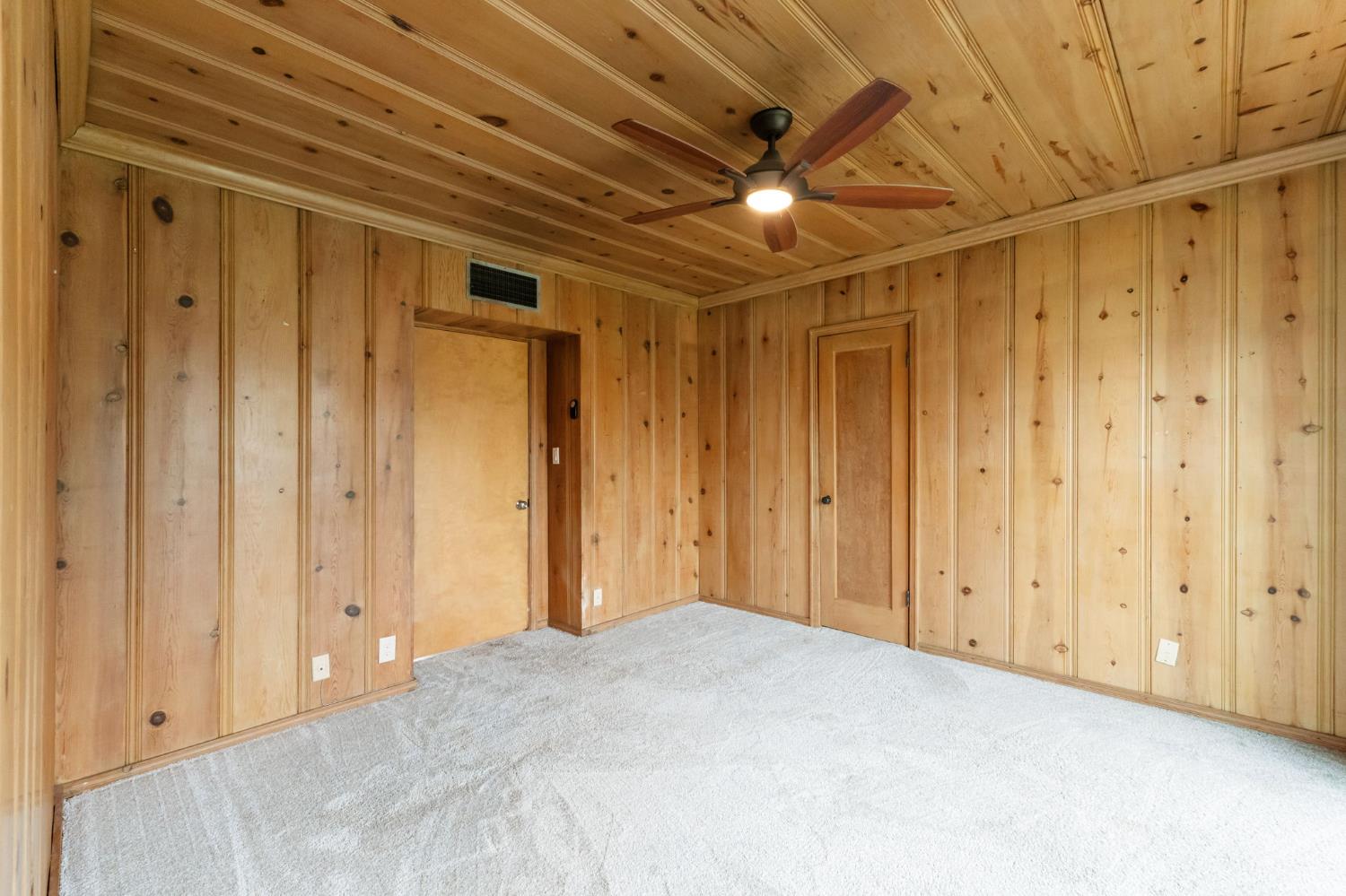 935 S Park Circle Dr, Fresno, CA 93727