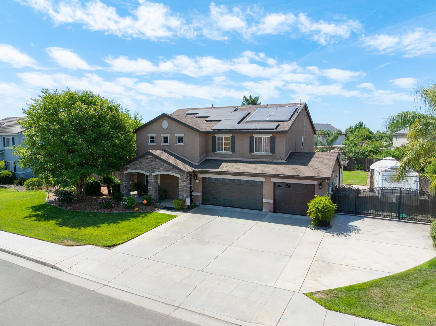 6165 E Heaton, Fresno, CA 93727