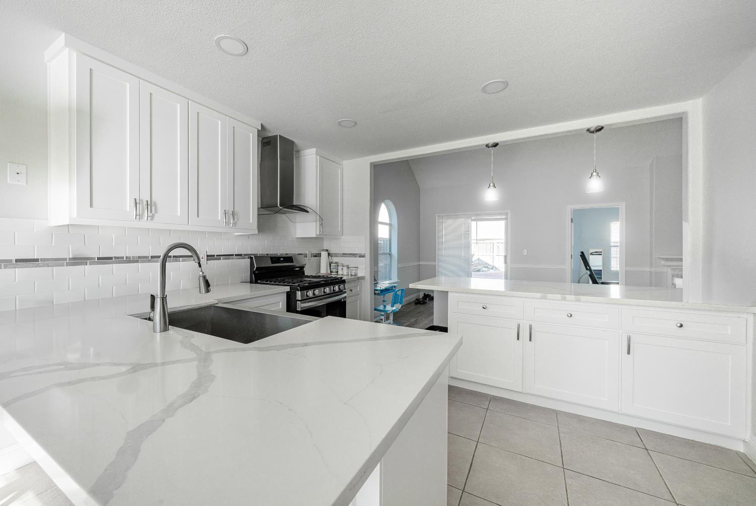 4774 W Oswego Ave, Fresno, CA 93722