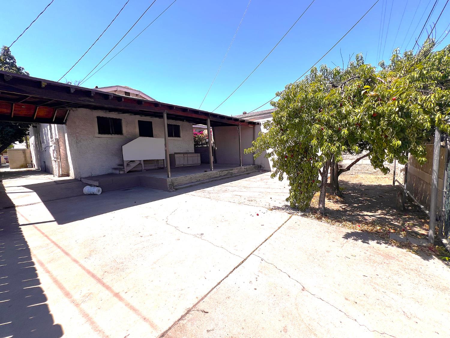 3223 E Madison Ave, Fresno, CA 93702