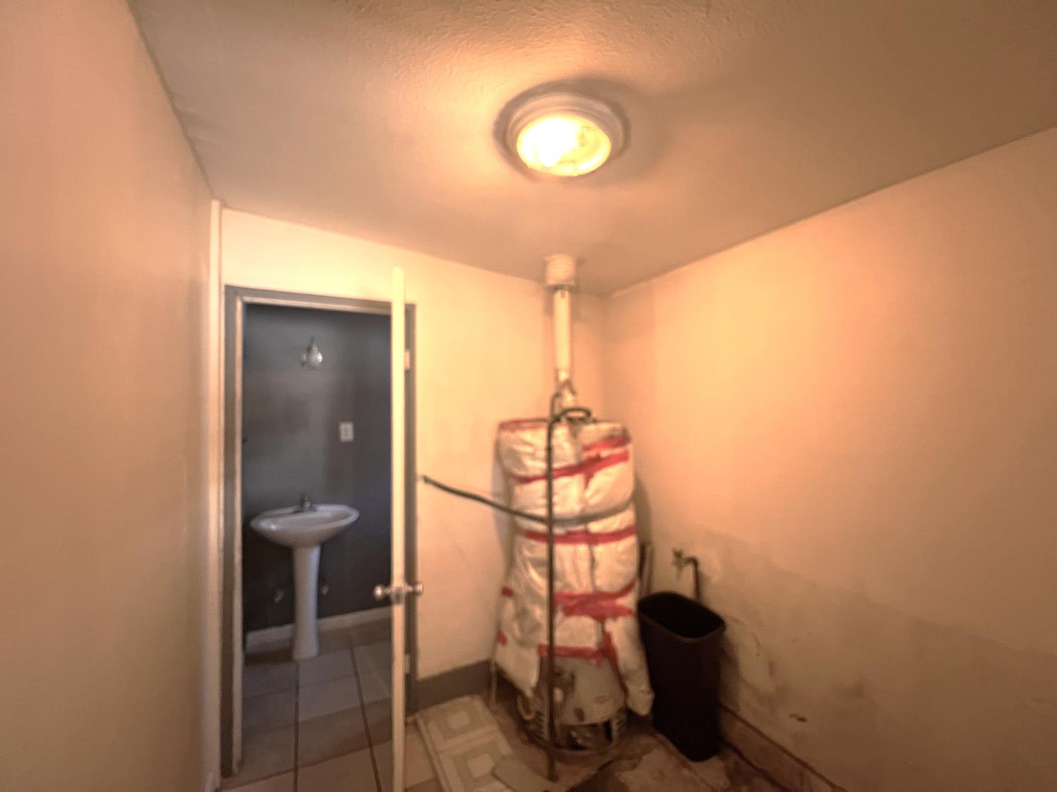 3223 E Madison Ave, Fresno, CA 93702