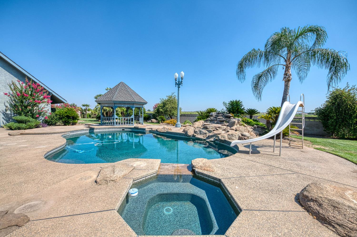 424 N De Wolf Ave, Fresno, CA 93737