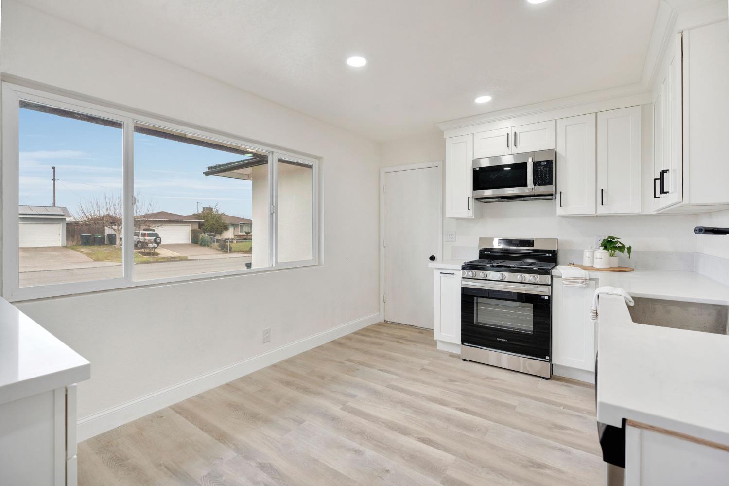 557 E Fantz Ave, Fresno, CA 93706