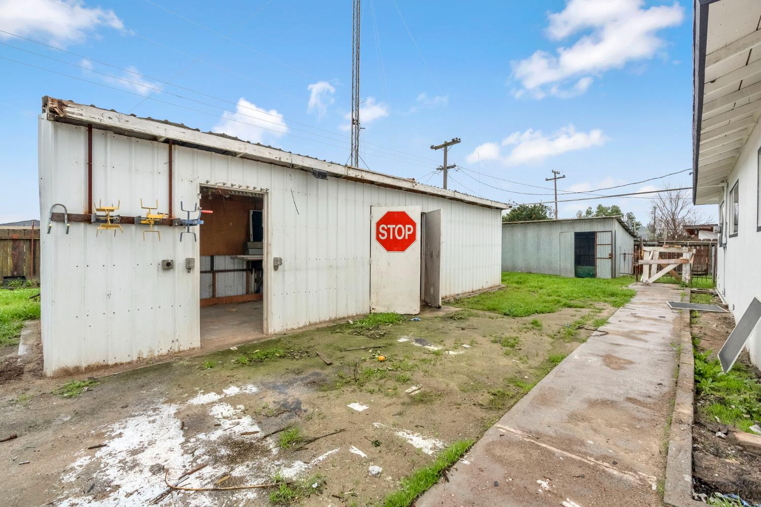 557 E Fantz Ave, Fresno, CA 93706