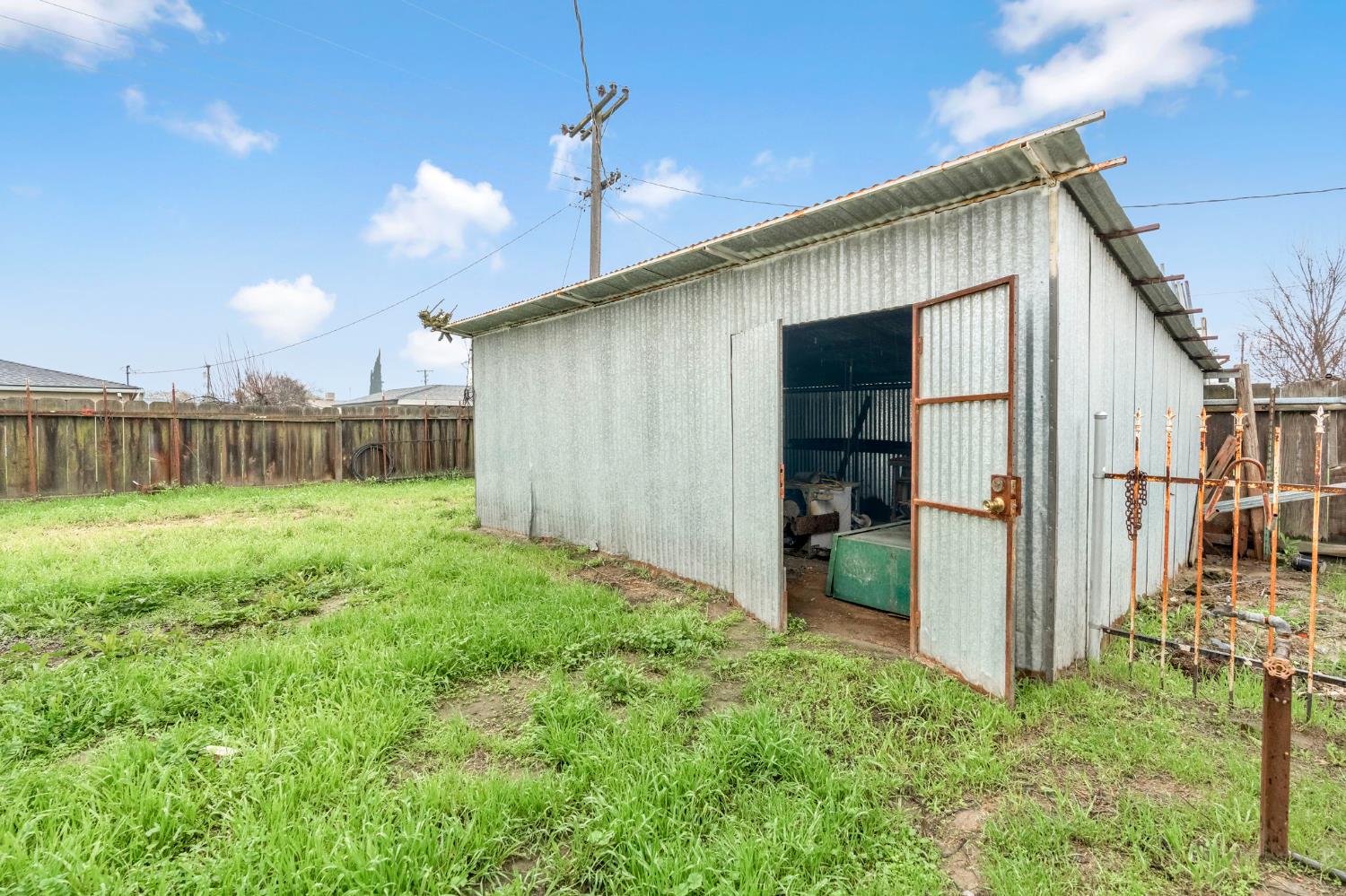 557 E Fantz Ave, Fresno, CA 93706