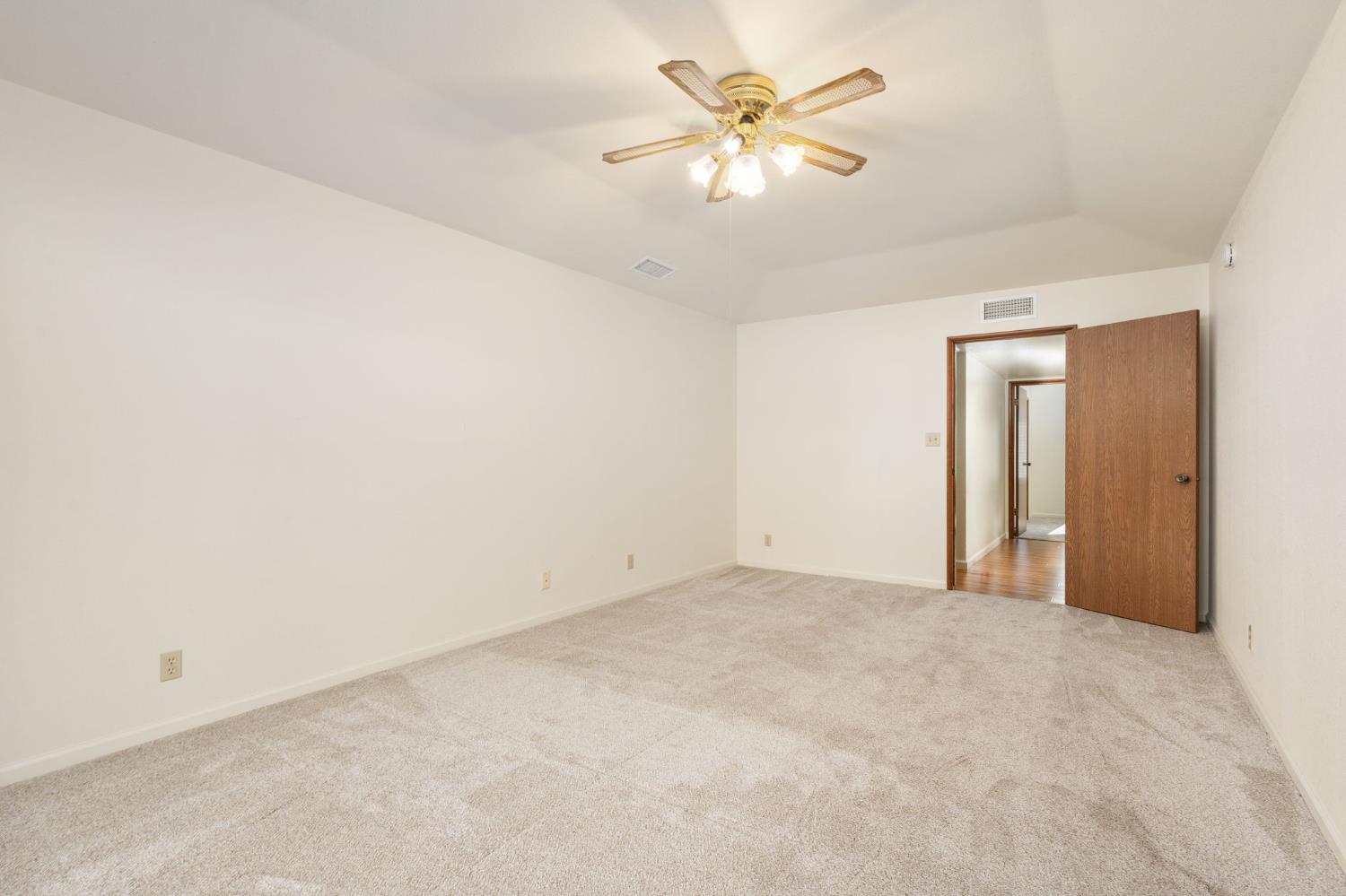 1544 E Jordan Ave, Fresno, CA 93720