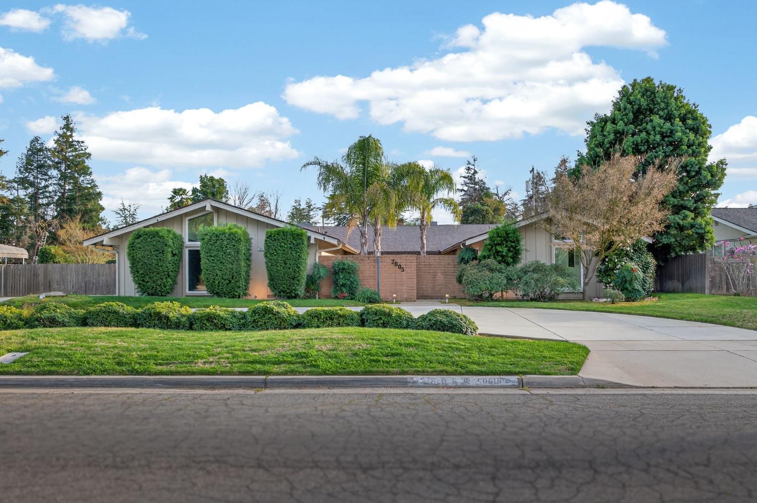 2805 W Spruce Ave, Fresno, CA 93711