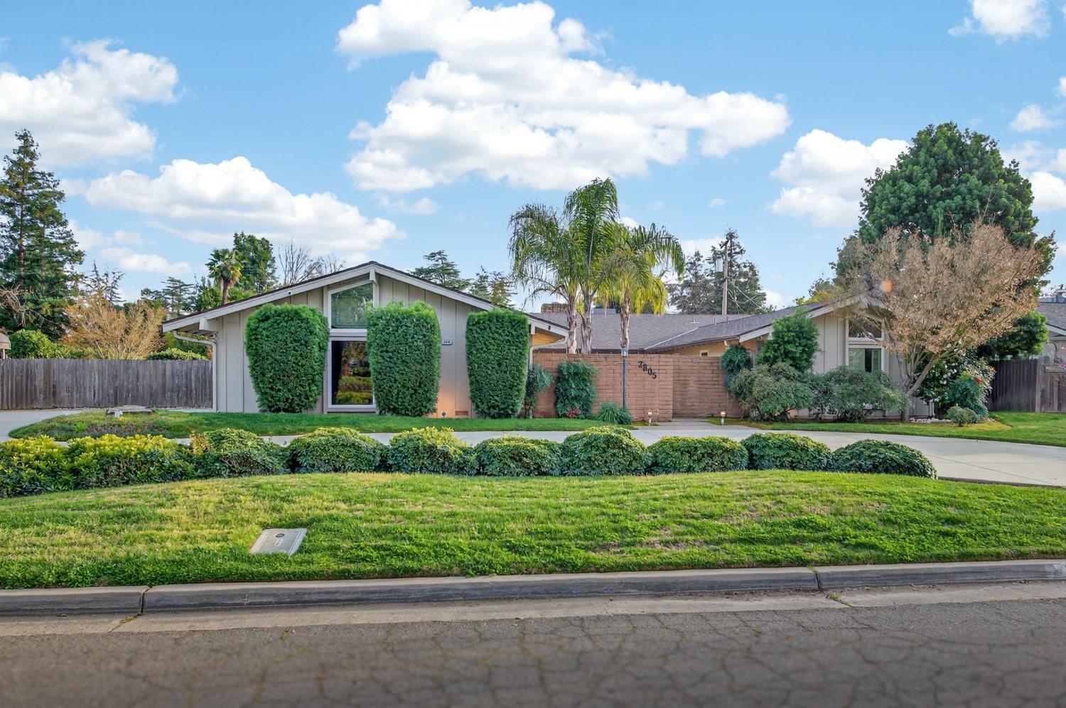 2805 W Spruce Ave, Fresno, CA 93711