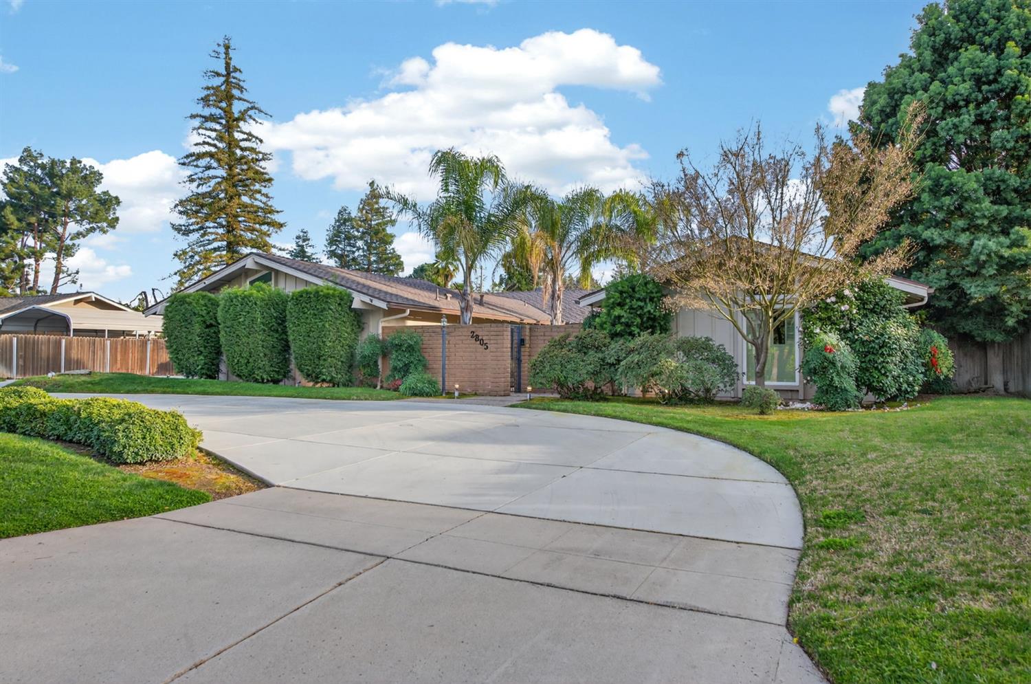 2805 W Spruce Ave, Fresno, CA 93711