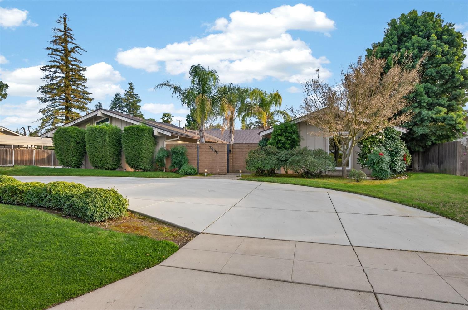 2805 W Spruce Ave, Fresno, CA 93711