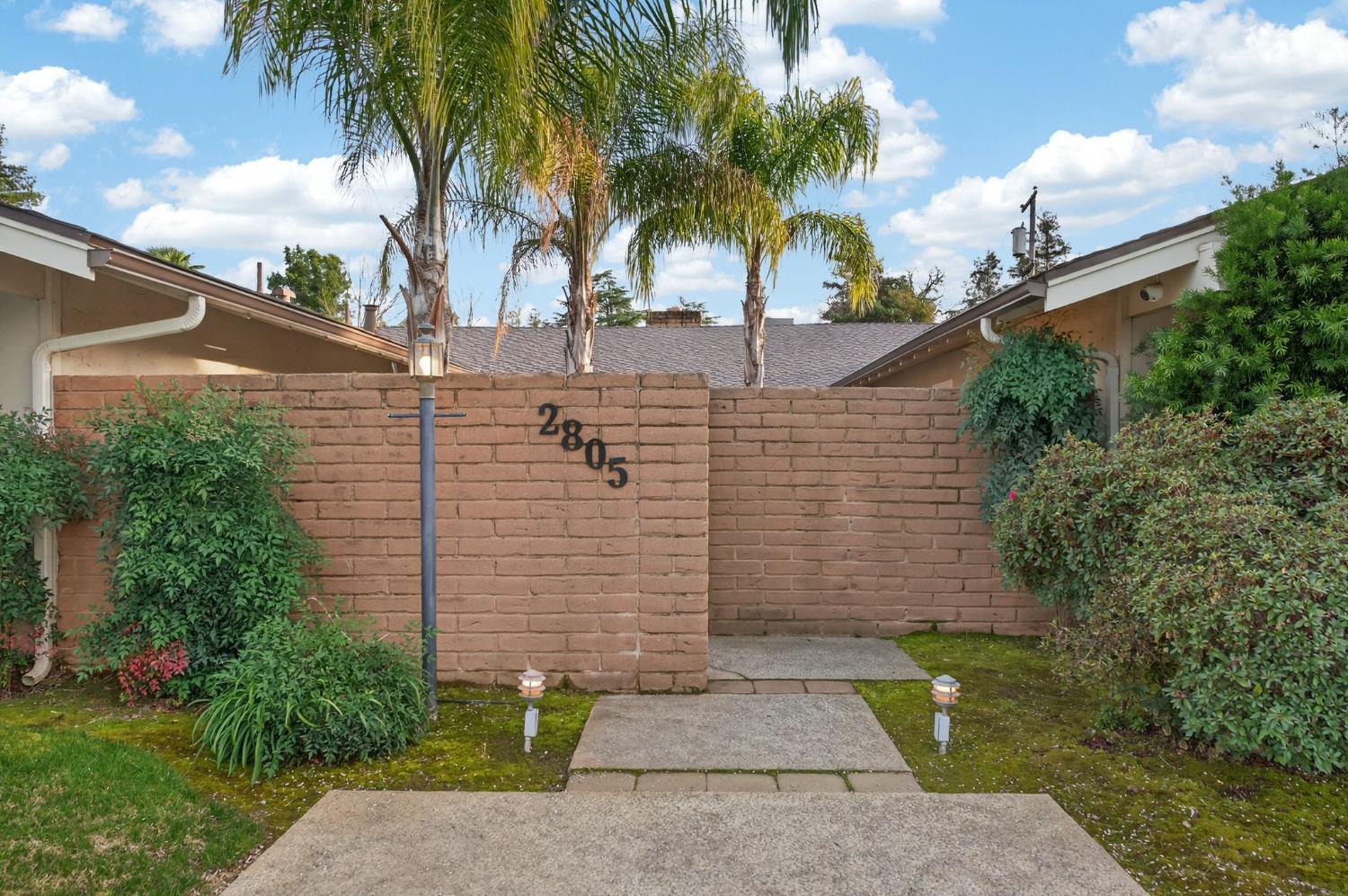 2805 W Spruce Ave, Fresno, CA 93711