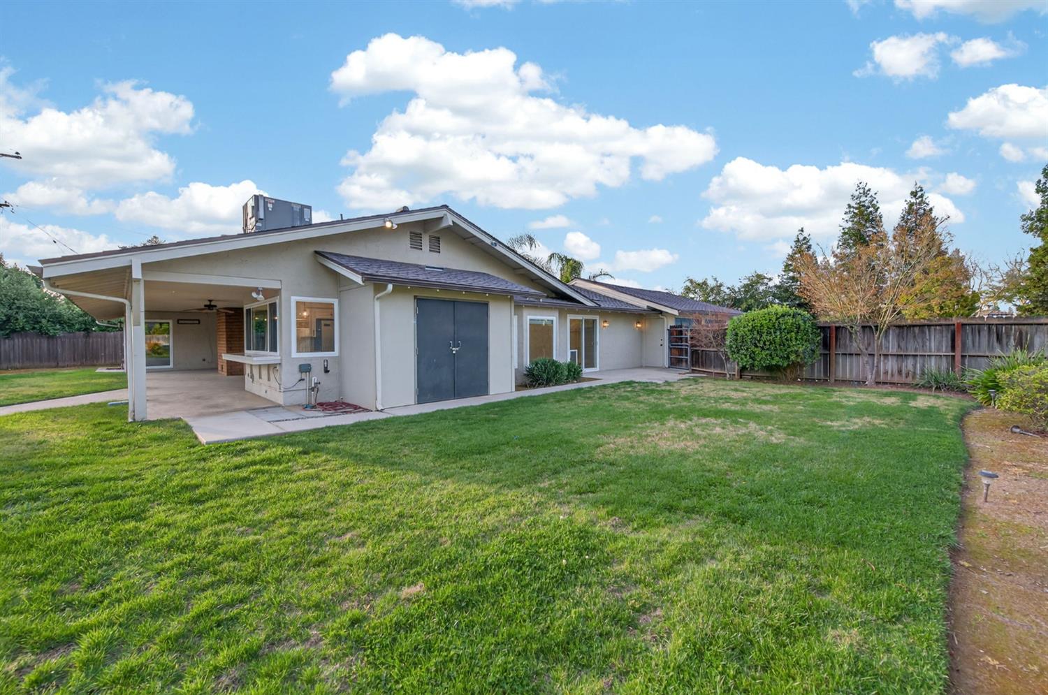 2805 W Spruce Ave, Fresno, CA 93711