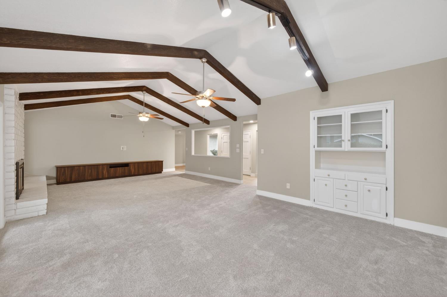 2805 W Spruce Ave, Fresno, CA 93711