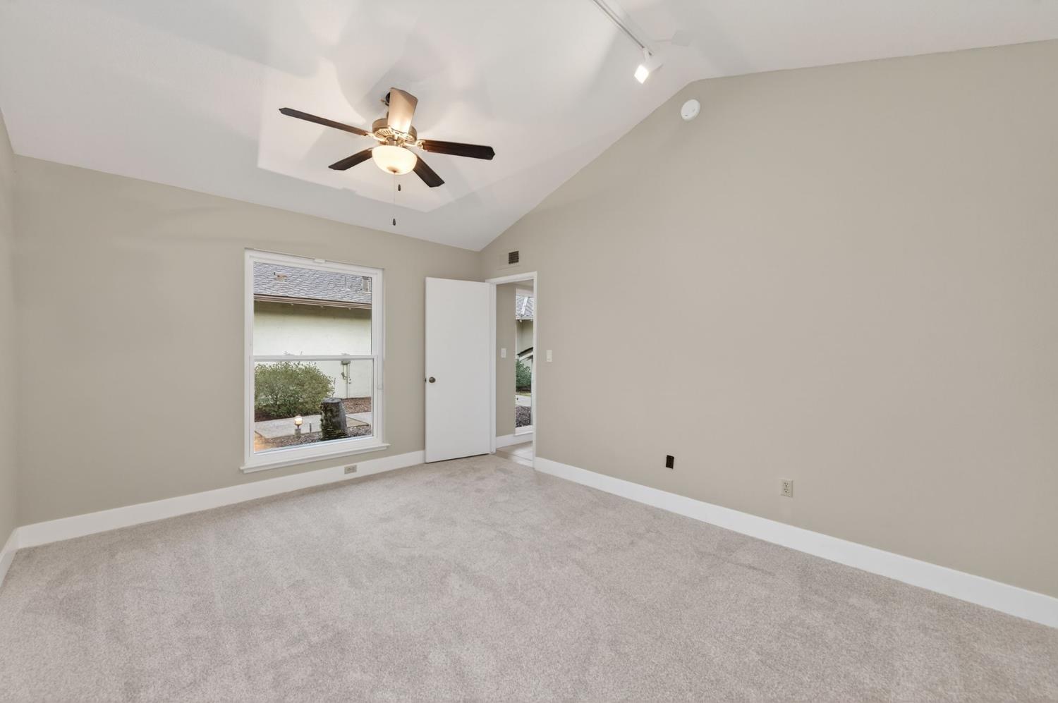 2805 W Spruce Ave, Fresno, CA 93711