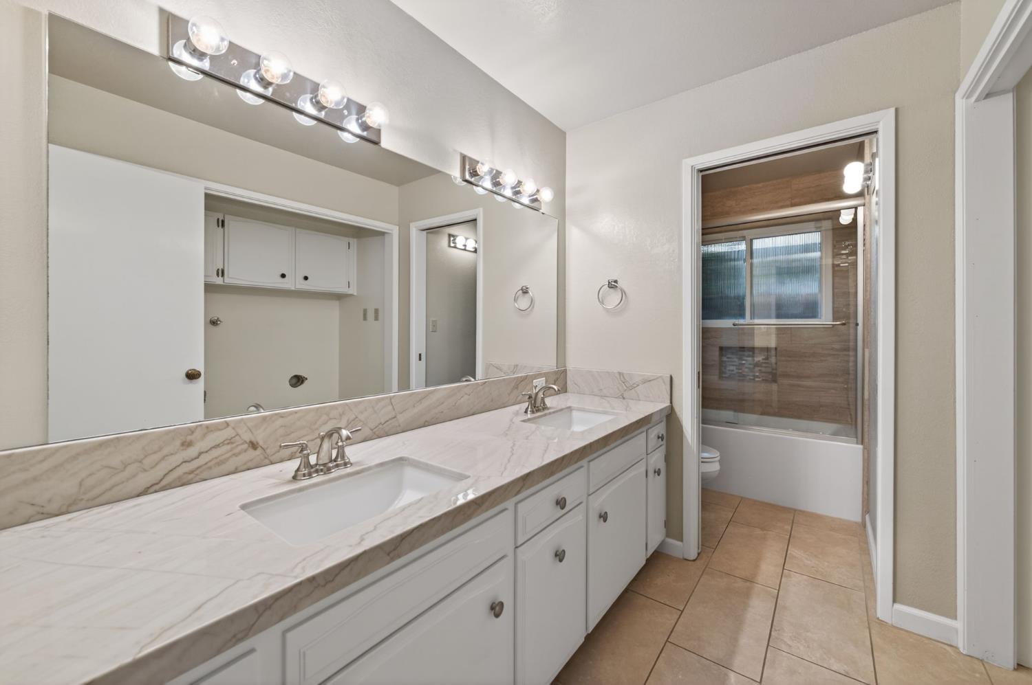 2805 W Spruce Ave, Fresno, CA 93711