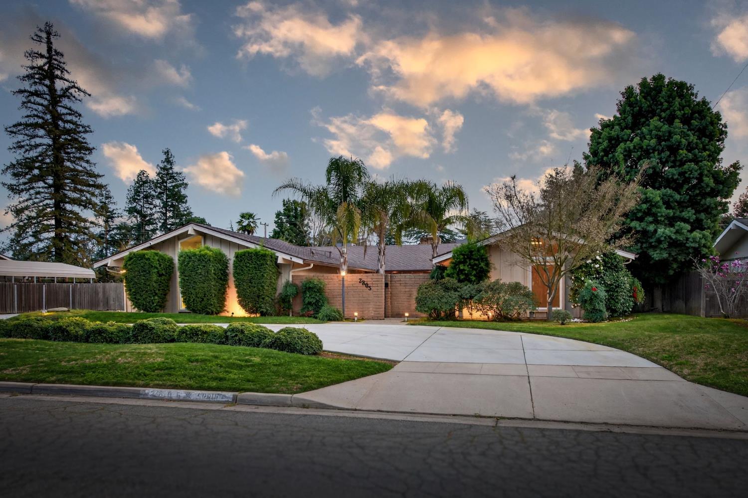 2805 W Spruce Ave, Fresno, CA 93711